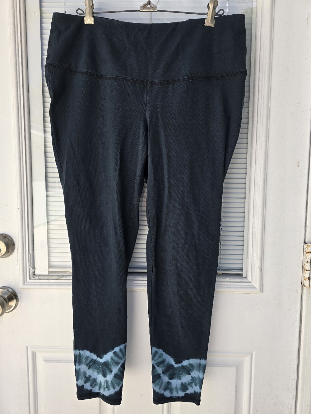 Chicos Black Tie-Dye Hem Stretch Performance Pants